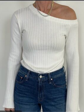 Heather Top in Off White/Cream  by Sunday Ritual. Sz M. NWT